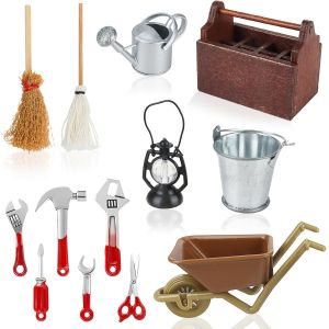KALANKA-Miniature Outils Accessoires Jardin, 13 Pi&egrave;ces Jardinage Miniature Outils D&eacute;coration, Mini Bo&icirc;te &agrave; Outils Ferme avec Balais Pelle Arrosoir, pour Maisons de Poup&eacute;es et Ornament Miniatures - Neuf