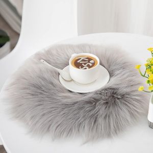 Tapis en peau de mouton synthétique, imitation peau de mouton, moelleux, doux, poils longs, décoratif, coussin de chaise, moquette, canapé (gris, 30 x 30 cm) - Neuf