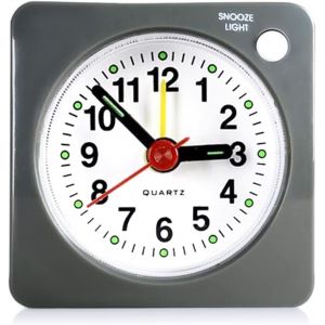 Petit réveil de chevet, phosphorescent sans tic-tac, de voyage avec fonction snooze, réveil de chevet analogique silencieux à quartz alimenté par piles pour chambre à coucher, voyage (argent) - Neuf