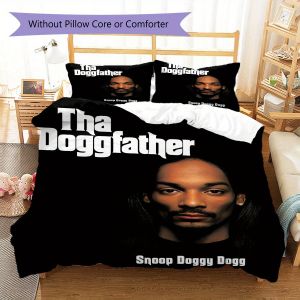 La Parure De Lit À Theme Snoop Doggy Dogg's Tha Doggfather Comprend Une Housse De Couette Et Deux Taies D'oreiller, Parfaite Pour Personnaliser La Decoration De Votre Chambre Pour - Neuf