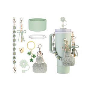 Ensemble de 8 accessoires pour la Coupe Stanley comprenant une dragonne, un couvre-paille et des d&eacute;corations. - Neuf