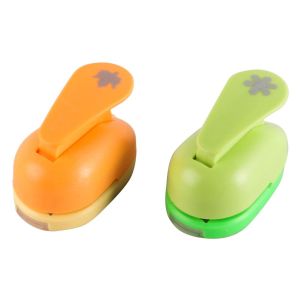 Chenquansarl-Lot De 2 Perforatrices Avec Motif Feuille D'&eacute;rable Et Flocon De Neige Pour Travaux Manuels, Scrapbooking, &Eacute;tiquettes Cadeaux (15 Mm) - Neuf