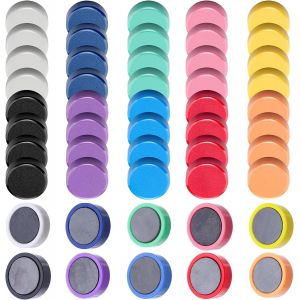 KALANKA-Lot de 50 mini aimants d&eacute;coratifs multicolores, 10 couleurs, super adh&eacute;sifs, id&eacute;aux pour r&eacute;frig&eacute;rateur, tableau magn&eacute;tique, tableau blanc, mur magn&eacute;tique, bureau, &eacute;cole et maison (10 couleurs - Neuf