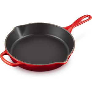 Subzonal-Le Creuset Skillet Profond En Fonte &Eacute;maill&eacute;e Signature Avec Poign&eacute;e D'assistance Et Deux Becs Verseurs, 26 Cm, 2 Litres, Cerise, 20187260600422 - Neuf