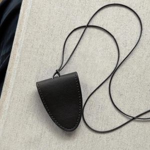MIYIN portable suspendu cou lunettes sac de rangement pendentif en cuir PU voyage lunettes de soleil sac magnétique accessoires pour hommes et femmes-KB434-Black - Neuf