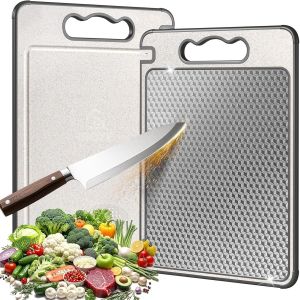 Planche &agrave; d&eacute;couper en titane S304 avec bac de r&eacute;cup&eacute;ration et aiguiseur de couteaux Planche &agrave; d&eacute;couper double face en acier inoxydable Pour viande, l&eacute;gumes, fruits et pain (36,5 x 25 cm) - Neuf