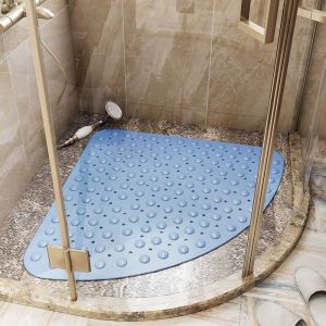 Tapis de bain triangulaire en PVC bleu, 54 x 54 cm, avec trous d'&eacute;vacuation, pour douche ou baignoire. Dimensions : 1 pi&egrave;ce. - Neuf