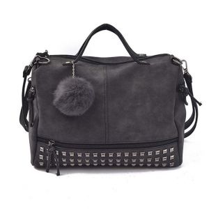 Sac à bandoulière style punk rock pour femme, style hippie, style motard, avec clous et boules de fourrure, style gothique, léger et portable, idéal pour les fêtes et les voyages. - Neuf