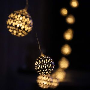 Cheng-Guirlande Lumineuse Marocaine, À Pile, 20 Globes Lumineux En Métal Argenté Avec Minuterie Pour Décoration Intérieure, Fête De Mariage, Noël, Intérieur, Extérieur, 3m - Neuf