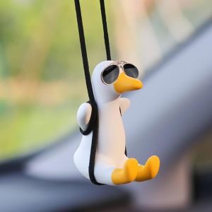 Décorations de voiture, un joli pendentif en forme de canard oscillant avec des lunettes de soleil - Neuf