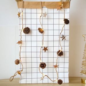 Guirlande de lumières de LED avec la forme de pentagramme de l'ananas et de la cloche rouge, 2 m, 20 lumières, décoration de noël pour l'intérieur et l'extérieur. - Neuf