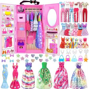 82Pcs V&ecirc;tements Et Accessoires Avec Armoire Pour Poup&eacute;es De 11,5 Pouces - Ensemble De Poup&eacute;es Design Comprenant Robes De Mari&eacute;e Robes De Mode Tenues Hauts Et Pantalons Cintres Sacs Pour Filles - Neuf
