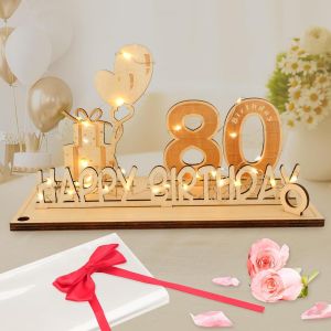 Carte Anniversaire 80 Ans, Décoration d`anniversaire Cadeau Homme Femme avec Chaîne Lumineuse LED & N?ud Papillon & Papier Cadeau, Panneau en Bois Cadeau Argent Décoration de Table Livre d'or - Neuf