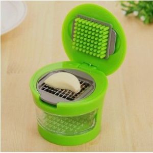 Presse-Ail, Broyeur, Coupe-Ail, Hachoir Et Récipient De Rangement Kitchen Innovations - Comprend Un Éplucheur D'ail En Silicone - Facile À Nettoyer - Lames En Acier Inoxydable - (Vert), Standard - Neuf