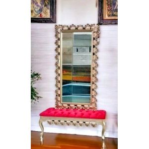 Un miroir avec banquette Style Louis XV rose et argent&eacute; en bois h&ecirc;tre sculpt&eacute; - Neuf