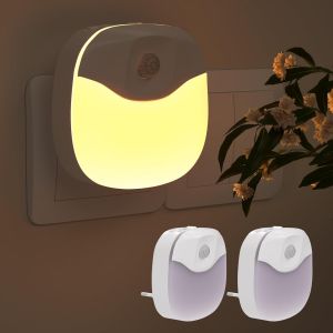 2 Pi&egrave;ces Veilleuse Prise Led Avec D&eacute;tecteur De Mouvement Et Capteur Cr&eacute;pusculaire,Prise Lumi&egrave;re D'orientation Pour Chambre D'enfant/Chambre D'escalier/Couloir - Neuf