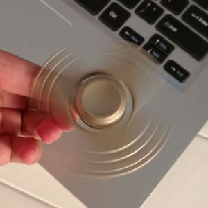 Jouet anti-stress populaire en alliage de zinc pour enfants, rotation des doigts, roulement personnalise, dore - Neuf