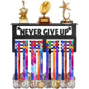 CAUC-Porte-m&eacute;dailles de football avec &eacute;tag&egrave;re pour troph&eacute;es - Pr&eacute;sentoir mural en m&eacute;tal pour plus de 64 m&eacute;dailles de sport - 40,6 cm - &laquo; Never Give Up &raquo; - Neuf