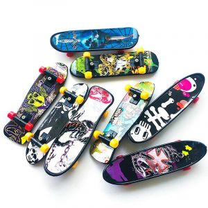 10pc Fingerboard Mini Creative Fingertips Skateboard Plastic Finger Skate Scooter - Neuf