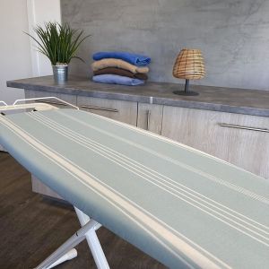 Table &agrave; repasser BERMUDE Bleu Acier 124x40cm - Neuf