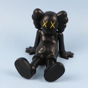 Figurine Kaws Collectible - D&eacute;cor D'int&eacute;rieur De Voiture Mignon Et G&acirc;teau Noir - Neuf