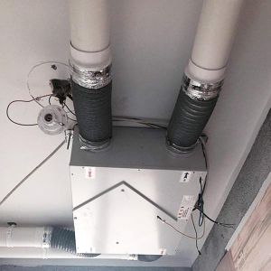 MEVRONISSHOP-Large Ruban adh&eacute;sif en aluminium - 100 mm x 50 m - ruban m&eacute;tallique tr&egrave;s r&eacute;sistant, r&eacute;sistant &agrave; la chaleur, parfait pour l'&eacute;tanch&eacute;it&eacute; et le colmatage, r&eacute;paration des m&eacute;taux - Neuf