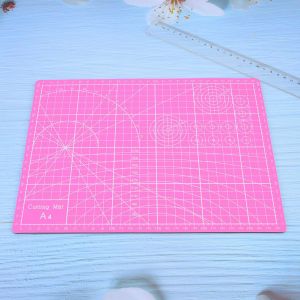 Tapis de decoupe auto-cicatrisant en PVC, grille A4, papier, cuir, tissu (rose) - Neuf