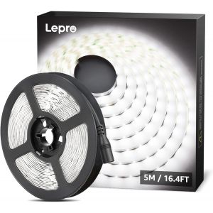 TRAHOO-LE Ruban LED 5m, Bande LED Autocollant 300 LEDs SMD 2835 Lumi&egrave;re Blanche 6000K, Bandeau LED 18W 1200lm pour Chambre, Mariage, Soir&eacute;e, Bar, Pr&eacute;sentoir, Vitrine (12V Adaptateur Secteur Requise) - Neuf