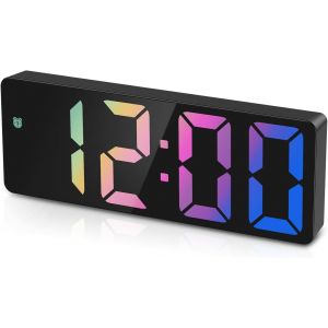 Horloge Num&eacute;rique, Reveil Digital avec &Eacute;cran LED Affiche Temp&eacute;rature et Date, R&eacute;veil Num&eacute;rique avec Snooze, Aliment&eacute; par USB/Batterie, Commande Vocale, Reveil Matin, Blanc et Chiffres Color&eacute;s - Neuf