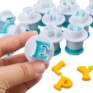 Ensemble De 26 Emporte-Pi&egrave;ces En Lettres, Pour D&eacute;corer Des P&acirc;tes &Agrave; Sucre, Biscuits, G&acirc;teaux Et P&acirc;tisseries &iquest; Id&eacute;al Pour Mariages, Anniversaires, No&euml;l Et F&ecirc;tes - Neuf