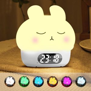 Reveil LumineuxVeilleuse Lapin pour Chambre d'enfantHorloge Num&eacute;rique RechargeableDouble AlarmeSnooze9 Modes de CouleurLampe de Chevet Enfant pour la D&eacute;coration - Neuf