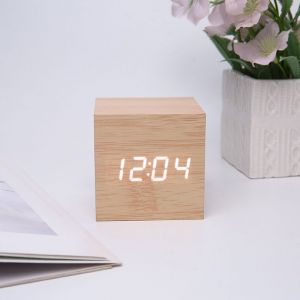 Réveille-matin numérique, LED Matin, Réveil, Horloge Numérique avec affichage de la Date, Affichage de la Température, 3 Alarmes, 4 Niveaux de Luminosité, de la Batterie ou Alimenté par USB, Horloge Numérique [Bois] - Neuf