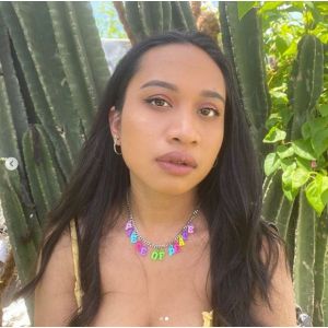 Collier Pendentif Personnalis&eacute; Avec Combinaison De Lettres De Couleur Bonbon - Miwi-Queen - Neuf