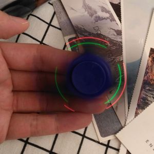 Spinner a main a lumiere LED, roulement personnalise, mise au point a grande vitesse, jouet anti-anxiete et anti-stress, bleu - Neuf