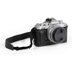 MEVRONISSHOP-MG2016 Ever Ready Demi-&eacute;tui en Cuir v&eacute;ritable Compatible avec Nikon Z FC (16-50 mm) Noir - Neuf