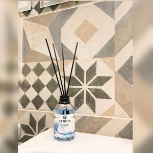 Diffuseur &agrave; b&acirc;tonnets pour la maison 110 ml|parfum d'int&eacute;rieur longue dur&eacute;e|flacon en verre d&eacute;coratif|intensit&eacute; r&eacute;glable|pour salon chambre salle de bain bureau-mikado (Vanille Noire) - Neuf