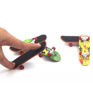 Finger Skateboard, lot de 7 mini jouets pour les doigts, pont, camion, planche à doigts, skate park, garçon, enfants, cadeau (motif aléatoire) - Neuf