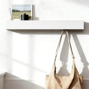 60cm Suspension Murale avec &Eacute;tag&egrave;re et 7 Crochets Cach&eacute;s, Porte Manteau Mural Design Spacieuse en M&eacute;tal et Bois, Crochet Mural pour Couloir, Chambre &agrave; Coucher, Salon, Blanc - Neuf