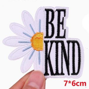 La Gentillesse Est Magique/Dessin Animé Broderie Patch Lettre Patch Fer Sur Les Patchs Pour Vêtements Thermoadhésif Patchs Sur Les Vêtements Coudre Bricolage - Neuf