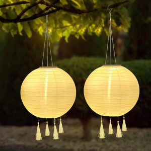 ASFASFq-Lot de 2 lampions solaires d'extérieur de 25 cm - Résistant aux intempéries - LED étanche avec 4 pompons - Lanterne suspendue en nylon pour jardins, cours, balcons, décoration de mariage (bla - Neuf