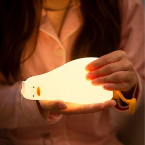 Lampe De Nuit Canard Allongé, Veilleuse Bébé À Intensité Variable Sur 3 Niveaux, Jolie Lampe Lumineuse En Silicone Souple, Lampe Tactile Rechargeable Pour Tête De Lit, Idéale Pour L'allaitement. - Neuf