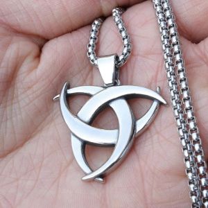 Usine Films Classiques Et Produits Télévisés Acier Inoxydable Crise Biochimique Collier Pendentif En Acier Titane Hommes À La Mode Pendentif Personnalisé - Neuf
