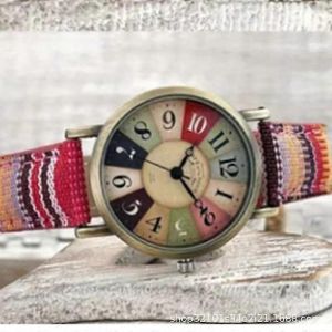 Montres Pour Femmes Avec Motif Arc-En-Ciel Multicolore Montres-Bracelets Rouge Sportif - Neuf