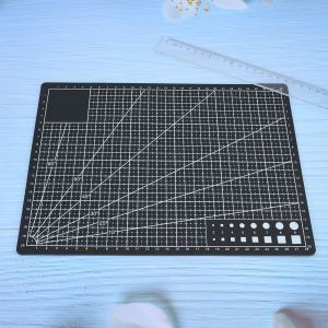 Tapis de decoupe auto-cicatrisant en PVC, grille A4, papier, cuir, tissu (noir) - Neuf