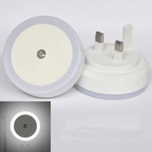 1 Pcs Contr&ocirc;le De La Lumi&egrave;re Capteur De Lumi&egrave;re Led Veilleuse Ronde En Forme Pour Couloir Armoire Placard Escaliers Blanc,Prise Britannique - Neuf
