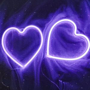 ERYI-2 Pièces Coeur Violet Led Néon Veilleuse Signe Lumineux Décoratif Saint Valentin Amour Lampe Pour Chambre Décoration Murale Alimenté Par Batterie Néon Coeur Cadeaux Pour Les Femmes,19,8X19,8Cm - Neuf