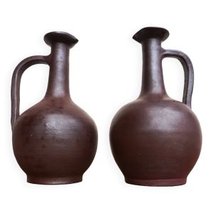 paire de bouteilles ou carafe en terre cuite
