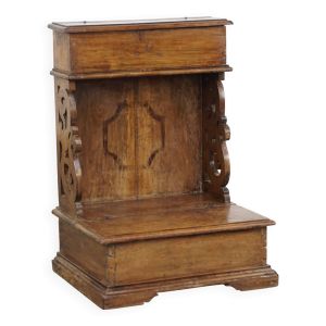 Banc d'église ancien en pin avec compartiments de rangement du 18e siècle