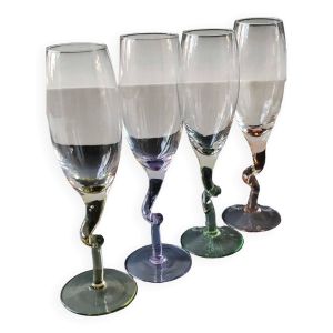 Lot 4 Grandes Flûtes à champagne/Pied design torsadé, coloré. Haut 22,5 cm