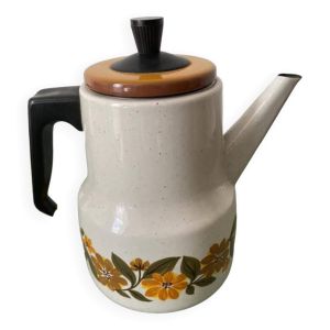 Cafetière émaillée vintage fleurie. Couleurs orange, marron, jaune et vert.